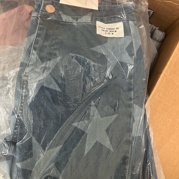 Star Patterned High Rise Flare Jeans nwt - Picture 4 of 6